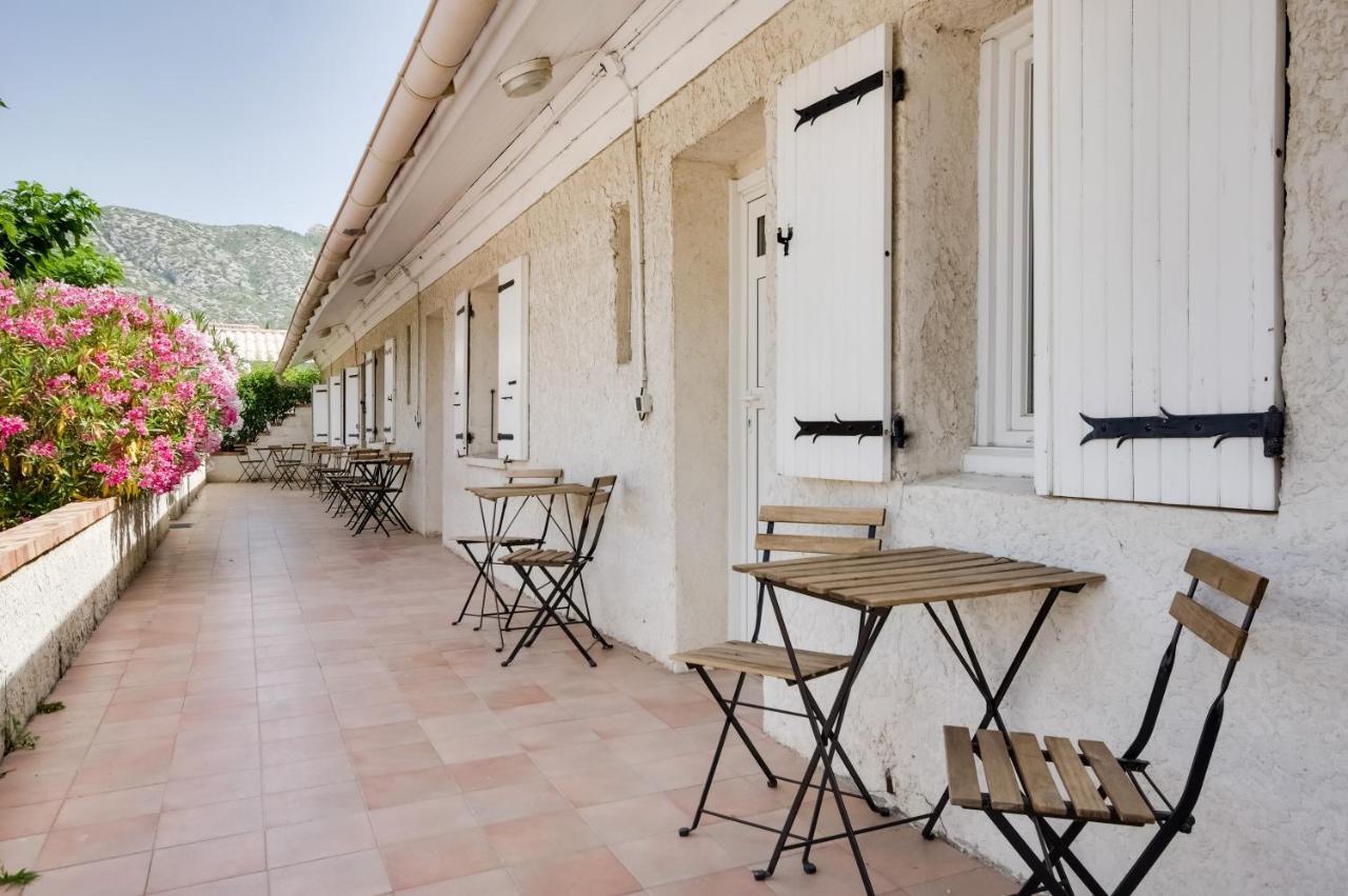 Le Provence Hotel Gemenos Bagian luar foto